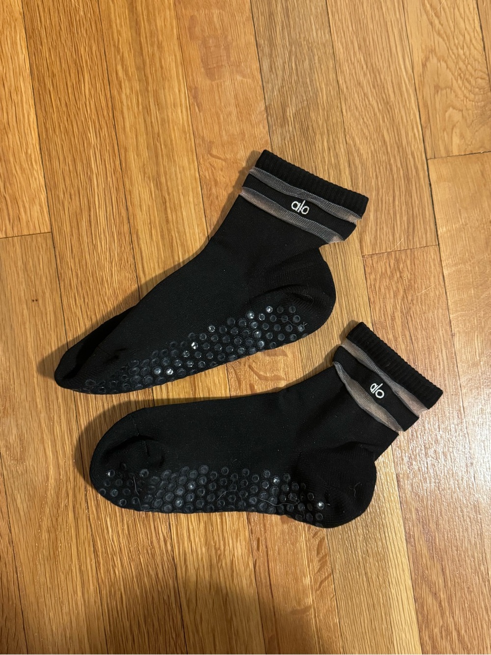 Alo Women’s Black Ankle Grip Socks black PULSE